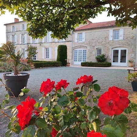 ホテル Logis Domaine Du Prieure Tonnay-Boutonne エクステリア 写真