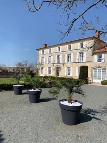 ホテル Logis Domaine Du Prieure Tonnay-Boutonne エクステリア 写真