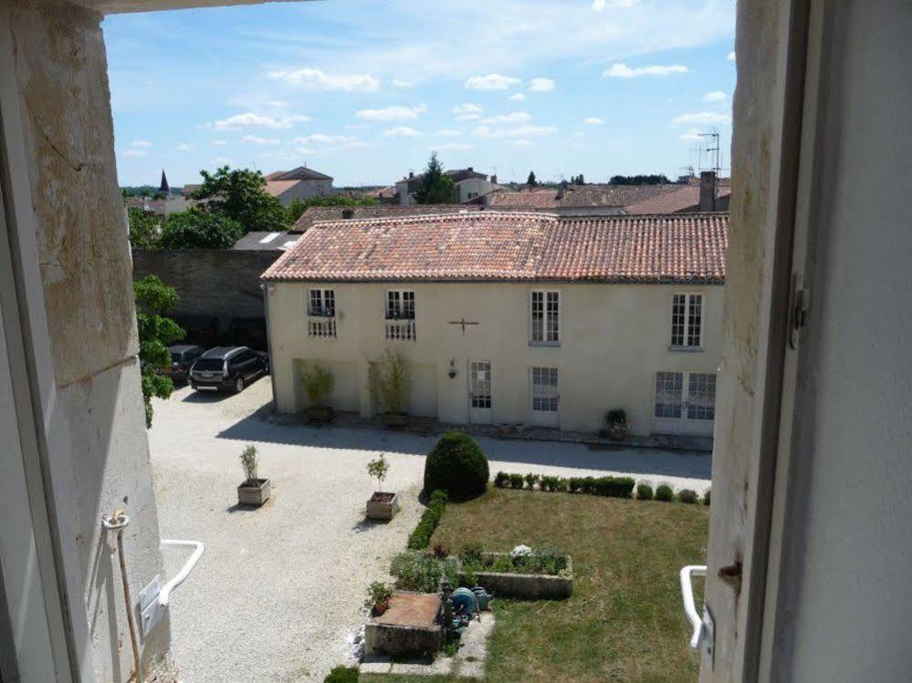 ホテル Logis Domaine Du Prieure Tonnay-Boutonne エクステリア 写真